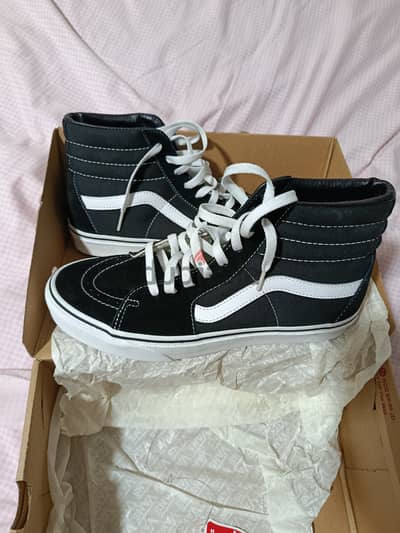 كونشي فانز اصلي (Vans Sk8-Hi) وارد السعوديه جديد بالعلبة مقاس ٤٠. ٥