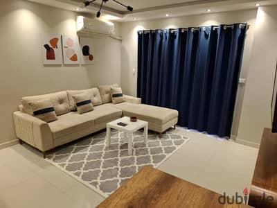 للبيع شقه ارضي بجاردن في b6 بتشطيبات فاخره