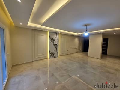 شقه ارضى بجاردن مساحة 180 م للايجار بالمطبخ والتكيفات بكمبوند زايد ديونز الشيخ زايد