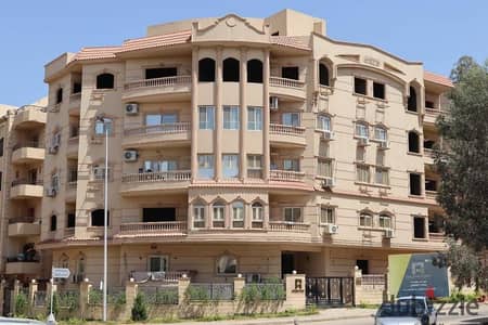 فرصة ذهبية بالسمنة والتميز في قلب النرجس عمارات! امتلك الآن أرضي بجاردن بموقع استثنائي، ثاني نمرة فقط من مسجد فاطمة الشربתلي، وبتسليم فوري لتستلم وحدتك وتنتقل فوراً دون انتظار. مواصفات الوحدة  المساحة: 250 متر مربع + جاردن خاصة بمساحة 60 متر مربع.  التقسي