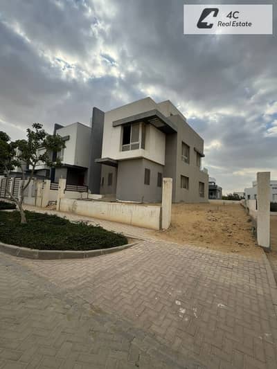 Townhouse Villa for Sale 160 sq m Fully Finished 3 Bedrooms in Hyde Park Compound Fifth Settlement New Cairo ready to move Prime Location