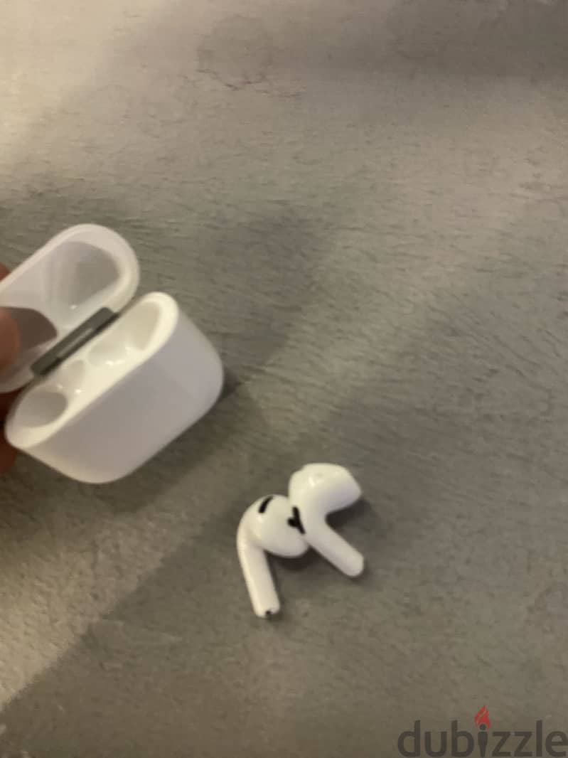 Airpods 4 new with box 4