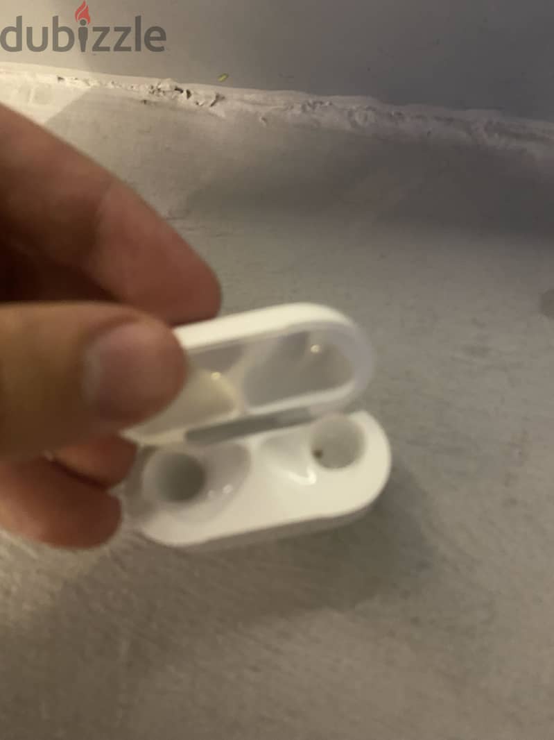 Airpods 4 new with box 1