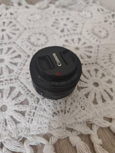 عدسة كانون 50mm