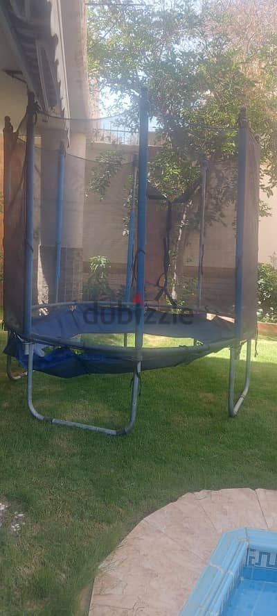 Trampoline for 6 kids capacity