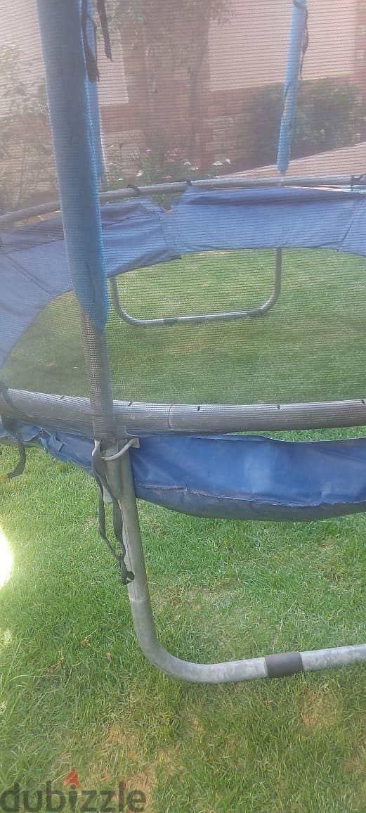 Trampoline for 6 kids capacity 2