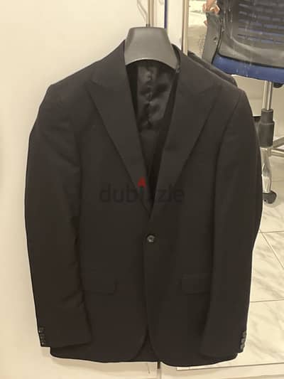 Tie house suit