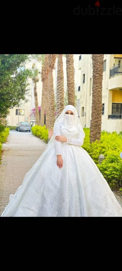 فستان فرح للبيع ب١٠٠٠ جنيه بس