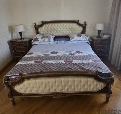 wood bed set 4 pieces,good quality and very good condition