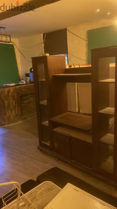 للبيع مكتبة تلفزيون خشب بني خشبها متين