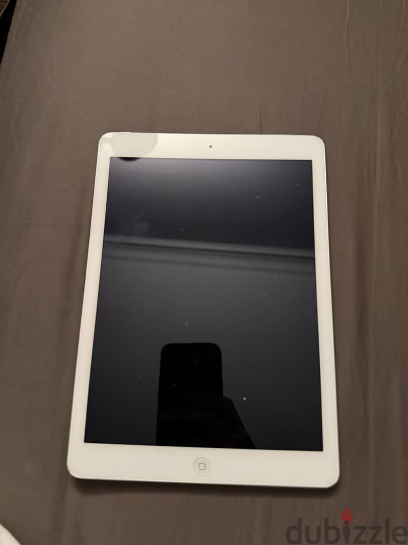iPad Air 1 with cellular data and 16gb WiFi 1