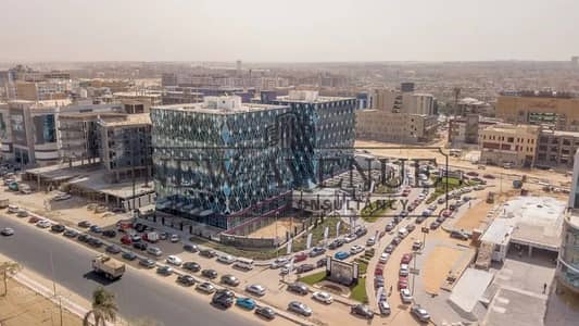 مكتب متشطب للايجار  في كايرو بيزنس بلازا كامل الفرش