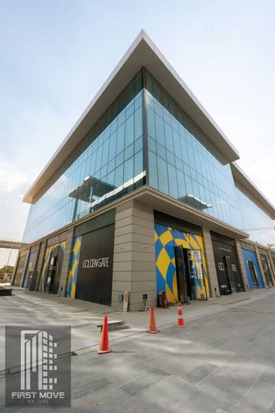 محل للبيع تجارى برايم لوكيشن استلام فورى فى Golden Gate mall  فى قلب التجمع الخامس مباشرة على التسعين