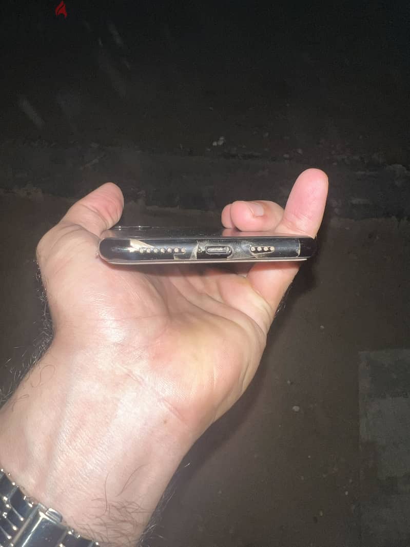 Apple - iPhone 11 Pro Max 4