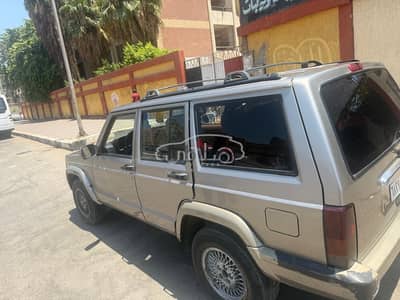 جيب شيروكي 2001 للبيع حدائق القبة