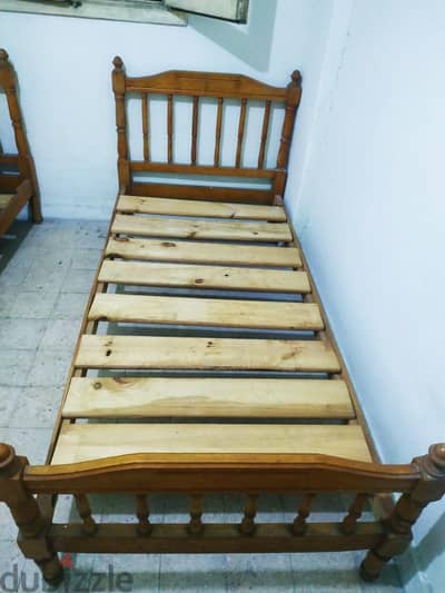 عدد 2 سرير حالة ممتازه