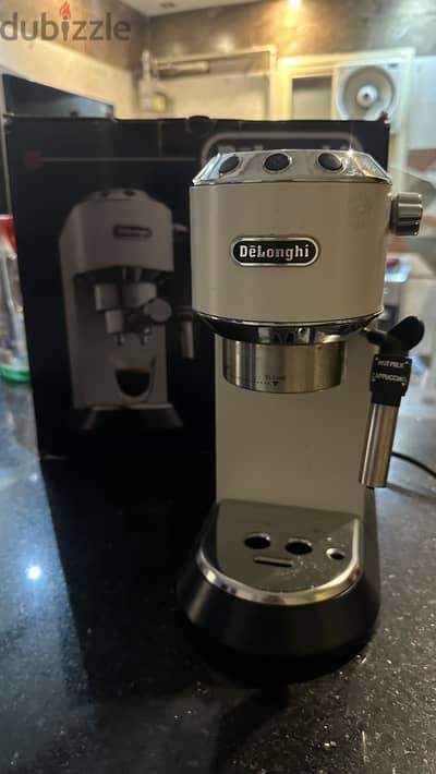 De’Longhi Dedica EC685 Espresso & Cappuccino Machine De’Longhi Dedica EC685 Espresso & Cappuccino Machine