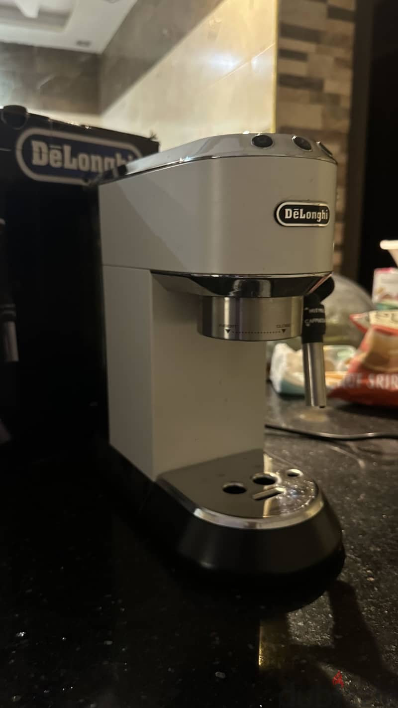 De’Longhi Dedica EC685 Espresso & Cappuccino Machine 1
