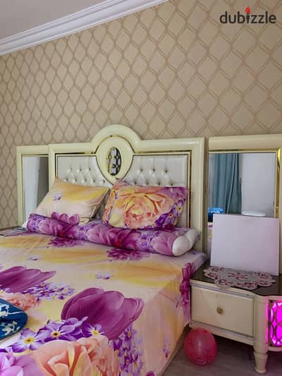 150m furnished Janaklis 3 rooms and reception 3 Q, branching from Omar Mokhtar, first occupied, a new furnished apartment 180 m Janakis, three bedrooms and a reception with three pieces and two bathrooms. Monthly rent of 15 thousand pounds requested.
