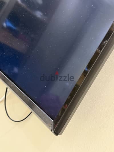 شاشه تليفزيون ٤٩ بوصه lg الشاشه نضيفه معاها الريموت