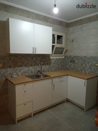 Apartment for rent in the seventh sector with kitchen and air conditioning Zahra Al-Maadi next to Carrefour Al-Maadi