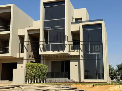 ڤيلا مستقله للبيع نصف تشطيب فى واتر واى ڤيلاز water way villas استلام فورى تطل مباشره على مسطحات مائيه بمقدم واقساط متساويه