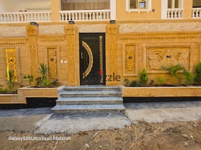 للبيع ڤيلا ١٥٠ متر أرضى مدخل خاص بالبوابة الثانيه حدائق الأهرام خطوات لشارع العوضي و بجوار المول و النادي