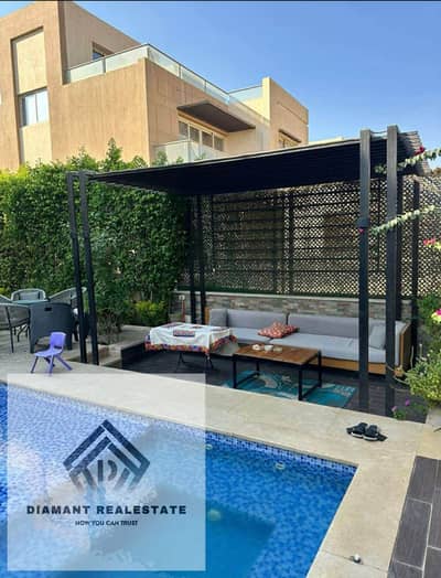 فيلا تاون هاوس للبيع ببرايفت POOL بسعر لقطه صف اول علي اللاجون مباشره متشطبه VIP بالتقسيط علي 12سنه (بخصم 40%) اول قسط بعد سنه