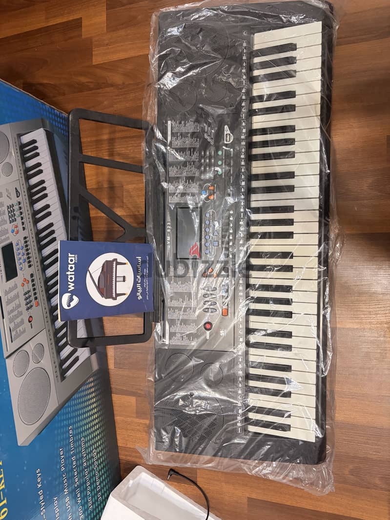 Piano YM-832 2