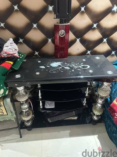 ترابيزة شاشه كبيرة زجاج قوي جدا بحالتها شبه جديدة