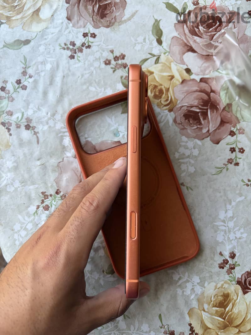Apple - iPhone 17 Pro Max 4