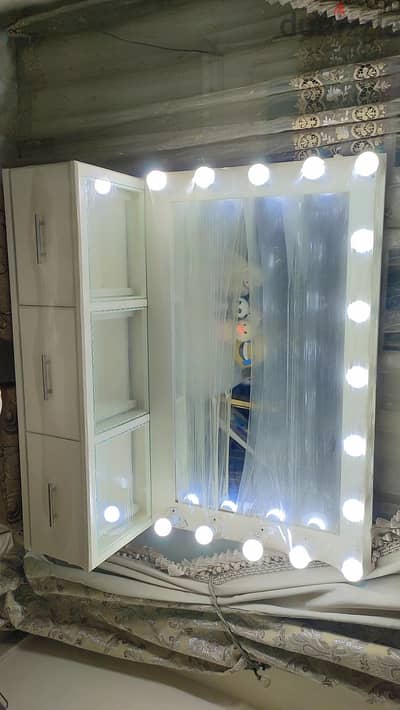 مراية ميكاب هوليوود بإضاءة LED مع وحدة تخزين – جديدة زيرو