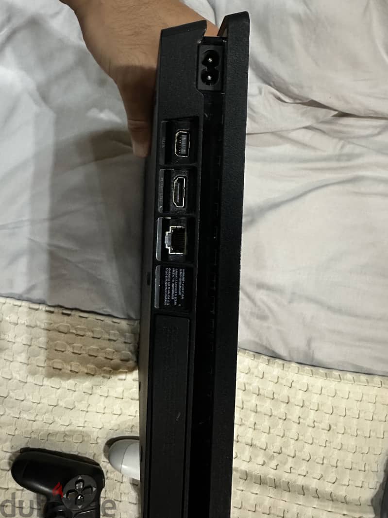 PS4 Slim 500GB + 2 Original Controllers – Good Condition 2