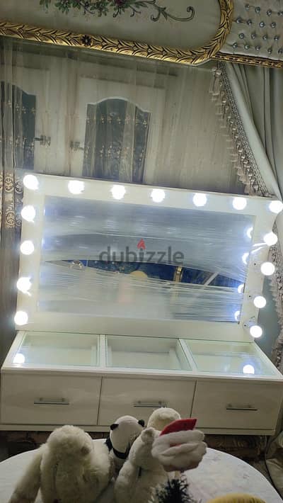 مرايا بإضاءة  LED