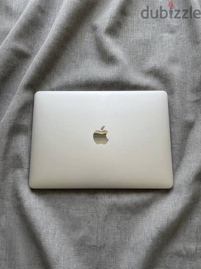 Macbook pro 2018 1 tb حاله زيرو
