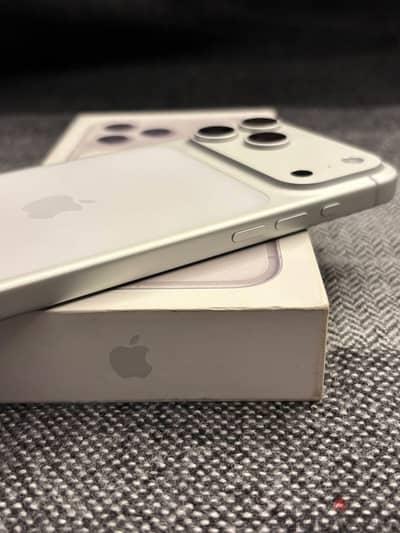 آبل - آيفون 17 برو ماكس