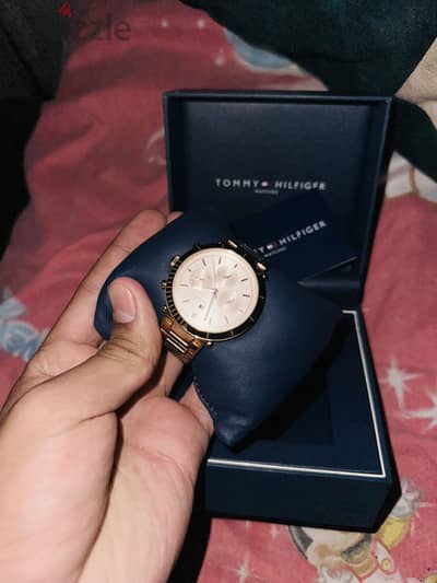 ساعة Tommy Hilfiger حريمي كرونوغراف  وارد الكويت