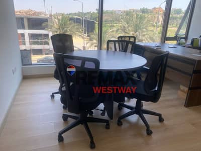 مكتب للايجار في موقع مميز جدا علي المحور المركزي مباشرة office for rent in a very prime location close to palm hills and arkan plaza on 26th july directly