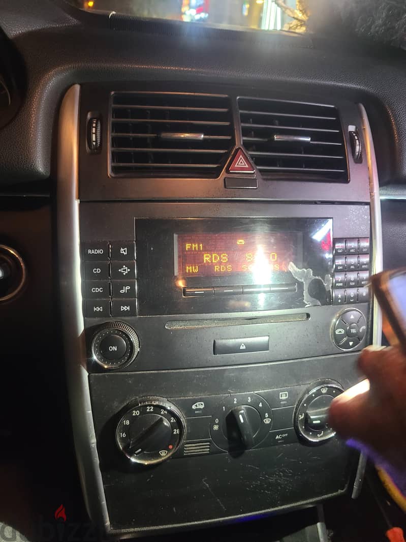 Mercedes B150 cd unit 1