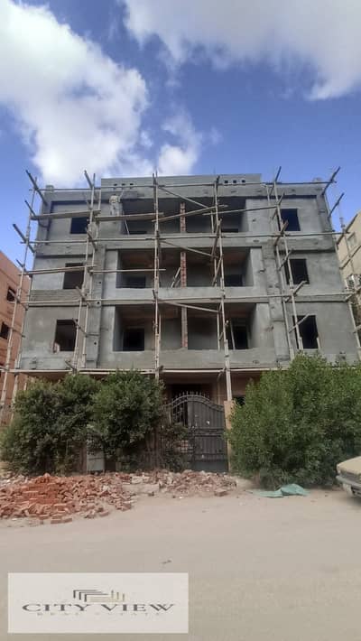 عمارة للبيع في الحي السادس عشر 600م – 8 شقق 225م – عدادات جاهزة