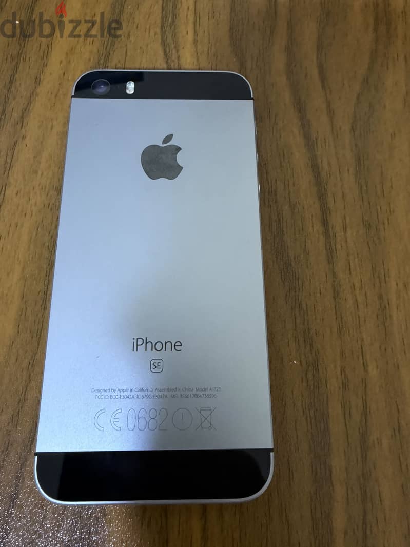 Apple - iPhone SE - 32 GB - 2016 1