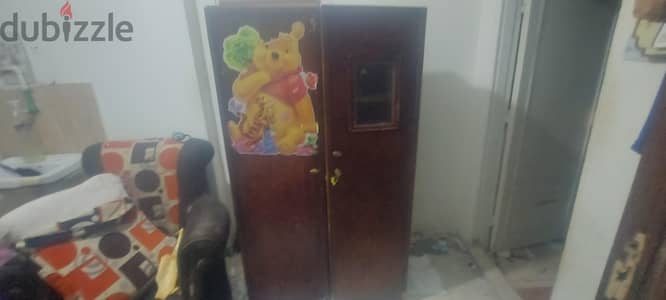 دولاب شبه جديد للبيع