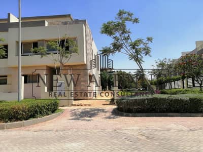 best price in market villa 4 bedrooms delivered modern  for sale in Hyde park New Cairo with very prime location with double view landscape