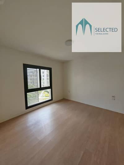 For rent, a 131 m² apartment with full finishing, kitchen, air conditioning, and mirrors, in a premium location.