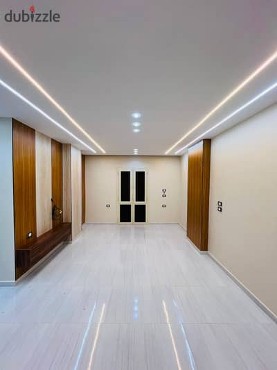 شقة ارضي بجاردن حرف ال عمارة على السور مباشر موقع راااائع يوجد جراج بالعمارة السعر قابل للتفاوض بعد المعاينة