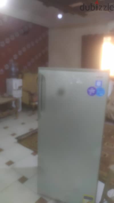 ديب فريزر حالة ممتازة داخل الضمان