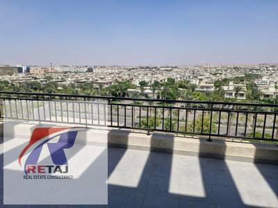 First-occupancy penthouse in the most prestigious compound at the heart of Cairo Festival City. Features include a fully equipped kitchen