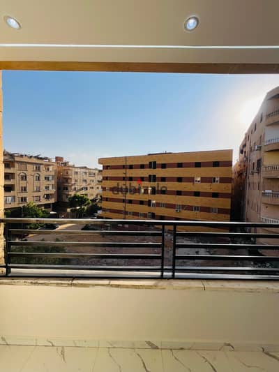 The area (L) of the corner building 2025 apartment with a middle open view that is completely undamaged. The price is negotiable after inspection.
