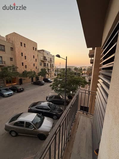 شقه للبيع ٢٠٠ متر بكمبوند كورت يارد سوديك بيفرلي هيلز الشيخ زايد