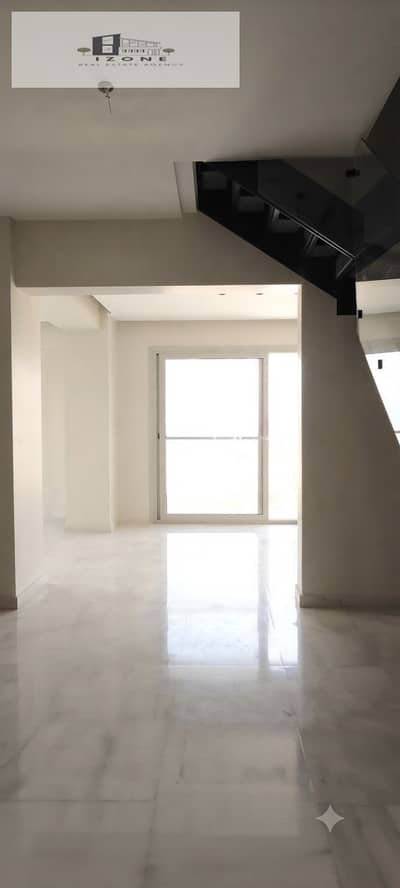 Duplex for Rent Kitchen & ACs in Village Gate New Cairo, 200 sqm, 3 Bedrooms, 3 Bathrooms, 2nd & 3rd Floors